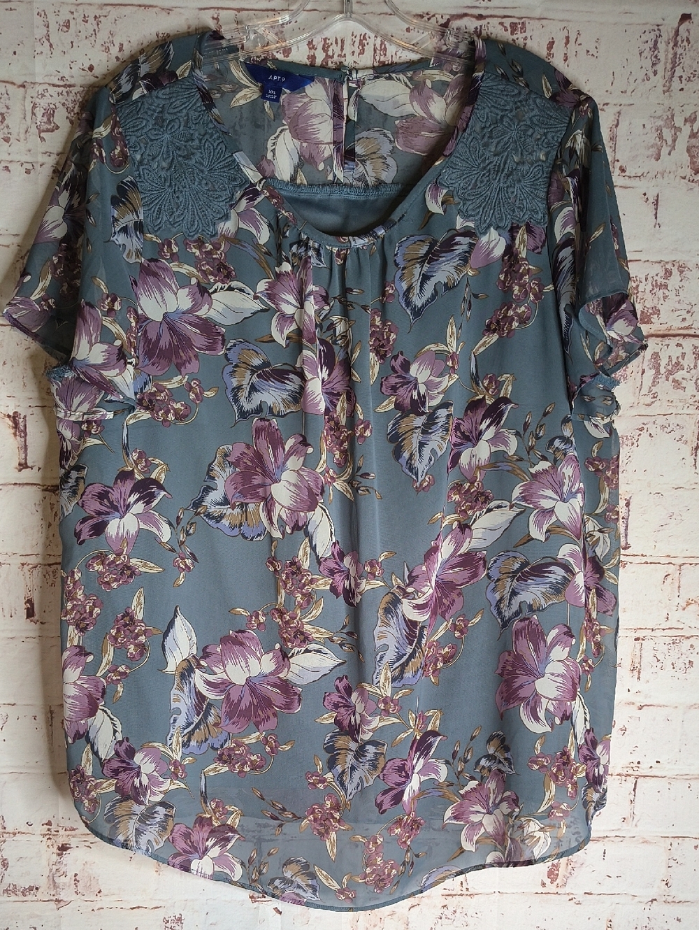 Apt 9 Blue Floral Pattern XXL Short-Sleeve Lined Blouse with Lace Yoke